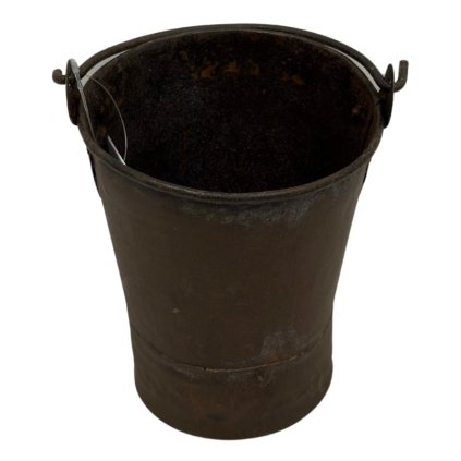 Kovový kyblík s jedinečnou patinou času.