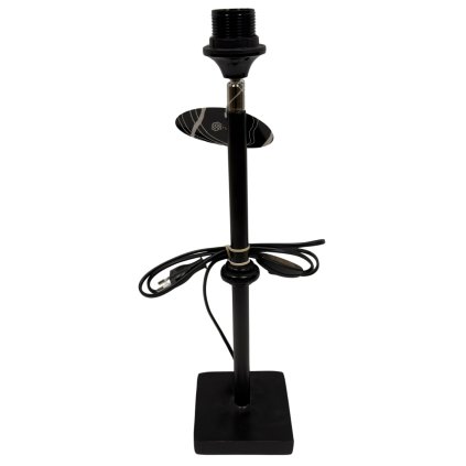 Kovová minimalistická lampa s čistými liniemi a moderním designem.
