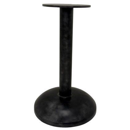Minimalistický kovový jednonohý podstavec na stůl.