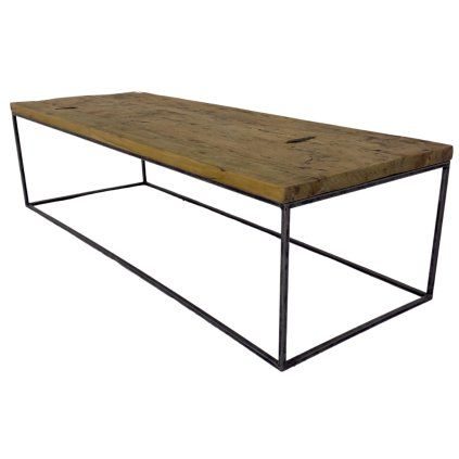Indický konferenční stůl s kovovou konstrukcí a sheeshamovou deskou, spojující robustní materiály a elegantní design.