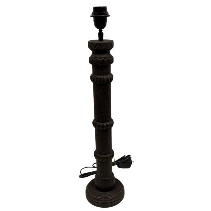 Indická dřevěná lampa s jemným vertikálním reliéfem a jedinečnou patinou.