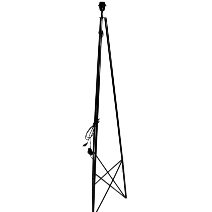 Elegantní černá lampa tvořená třemi tyčemi spojenými na vrchu.