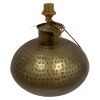 Mosazná kulatá lampa s jemnou patinou.