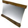 Zrcadlo s přírodním dřevěným rámem, který obklopuje pouze horní a spodní část, čímž vytváří minimalistický a moderní vzhled.