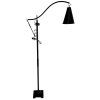 Elegantní nastavitelná kovová lampa spojující funkčnost s nadčasovým designem.
