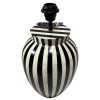 Elegantní černobílá lampa Maran s výrazným designem.