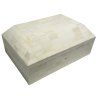 Truhlička z velbloudí kosti, která vyzařuje eleganci a jemnost přírodního materiálu.