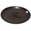 Čínský keramický talíř s malbou tigra umístěnou v centru, která dodává jedinečný umělecký nádech.