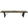 Dřevěná lavice z teaku, která spojuje přírodní krásu dřeva s jednoduchým a elegantním designem.