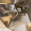 Autentická stará tovární závěsná lampa ve tvaru pyramidy z masivního plechu. Surový industriální design s jedinečnou historií.