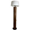 Lampa vytvořená ze starého indického sloupu s autentickou patinou.
