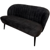 Elegantní lavice Bardot v sametové látce Adore Forest – stylový kousek s retro šarmem a moderní barevností. Ideální do haly, ložnice i obýváku.
